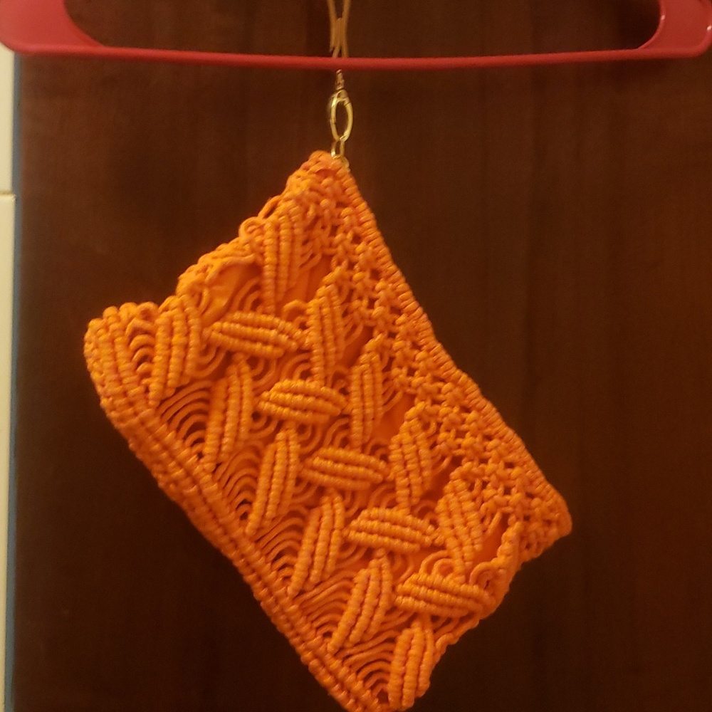 Crocket wristlet